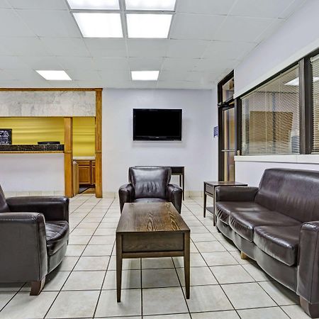 Days Inn By Wyndham Norfolk Military Circle Bagian luar foto