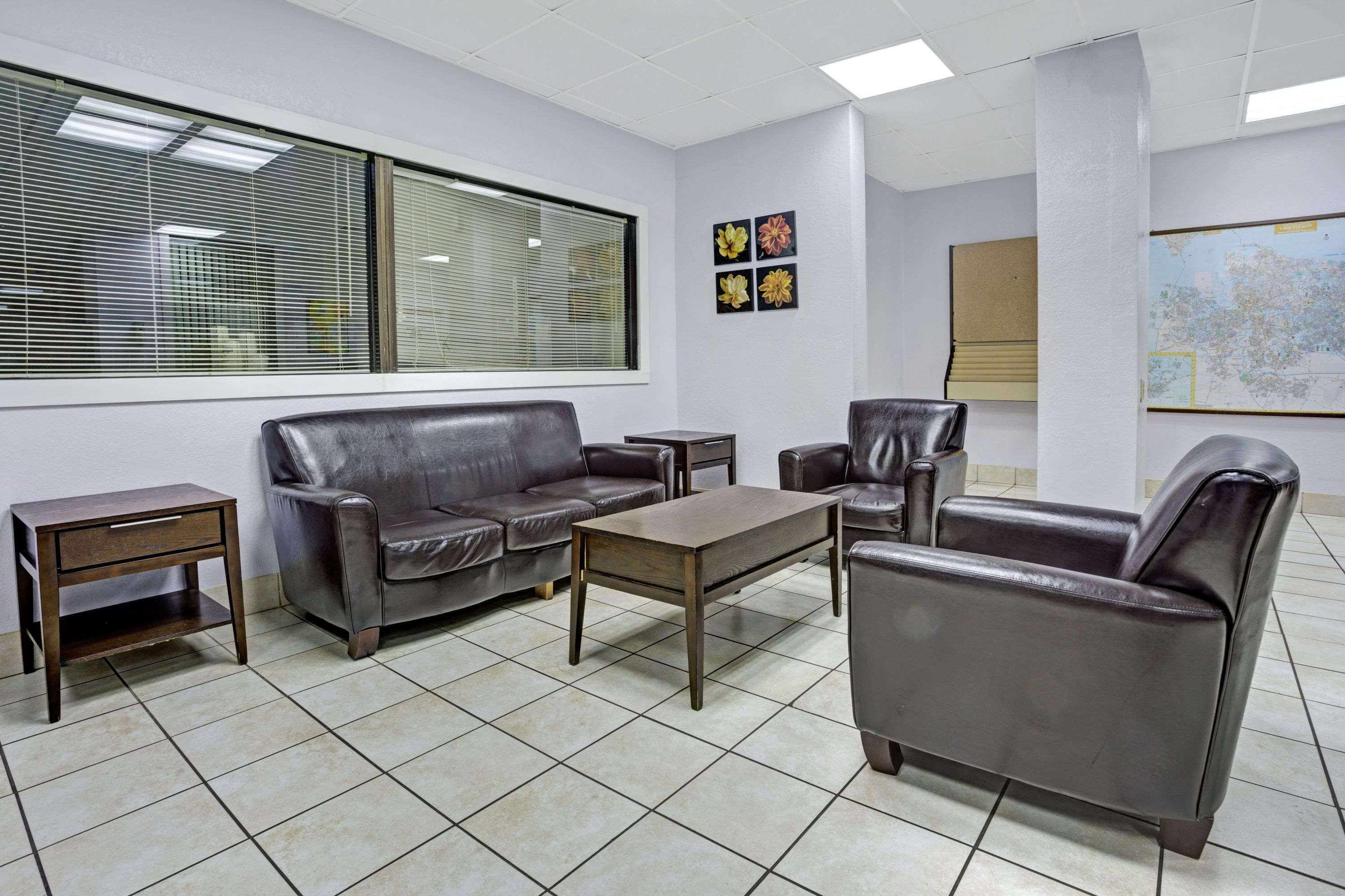 Days Inn By Wyndham Norfolk Military Circle Bagian luar foto