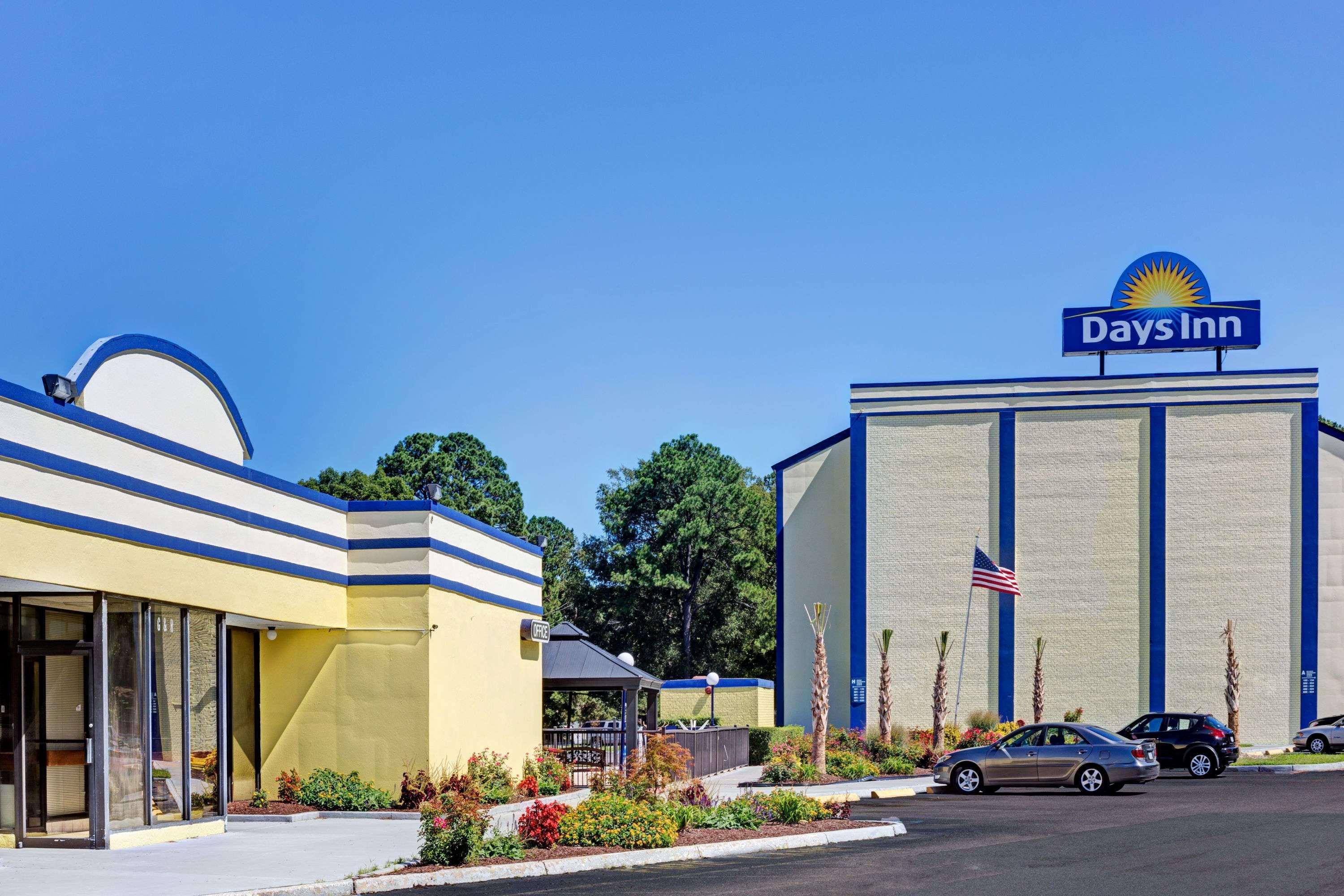 Days Inn By Wyndham Norfolk Military Circle Bagian luar foto
