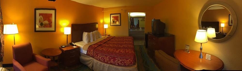 Days Inn By Wyndham Norfolk Military Circle Bagian luar foto